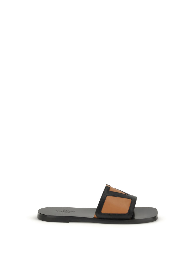 Valentino Garavani Valentino Garavani Viva Superstar Slide Sandals Nero/Roasted Pecan - World Class Fashion