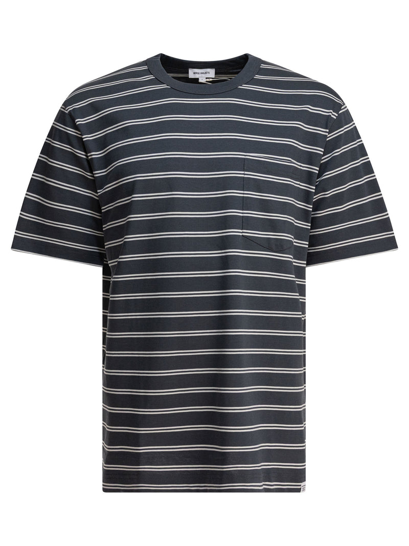 Norse Projects Norse Projects Holger Camiseta de rayas de marinero de algodón orgánico con bolsillo, gris - World Class Fashion