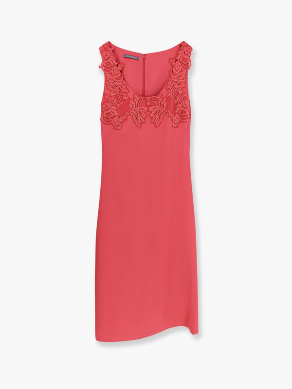 Dress with lace profile