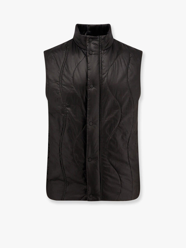 Laminar padded and quilted sleeveless jacket