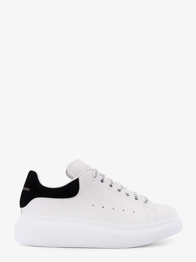 Alexander McQueen Zapatillas Alexander McQueen Oversized de Piel Blancas - World Class Fashion