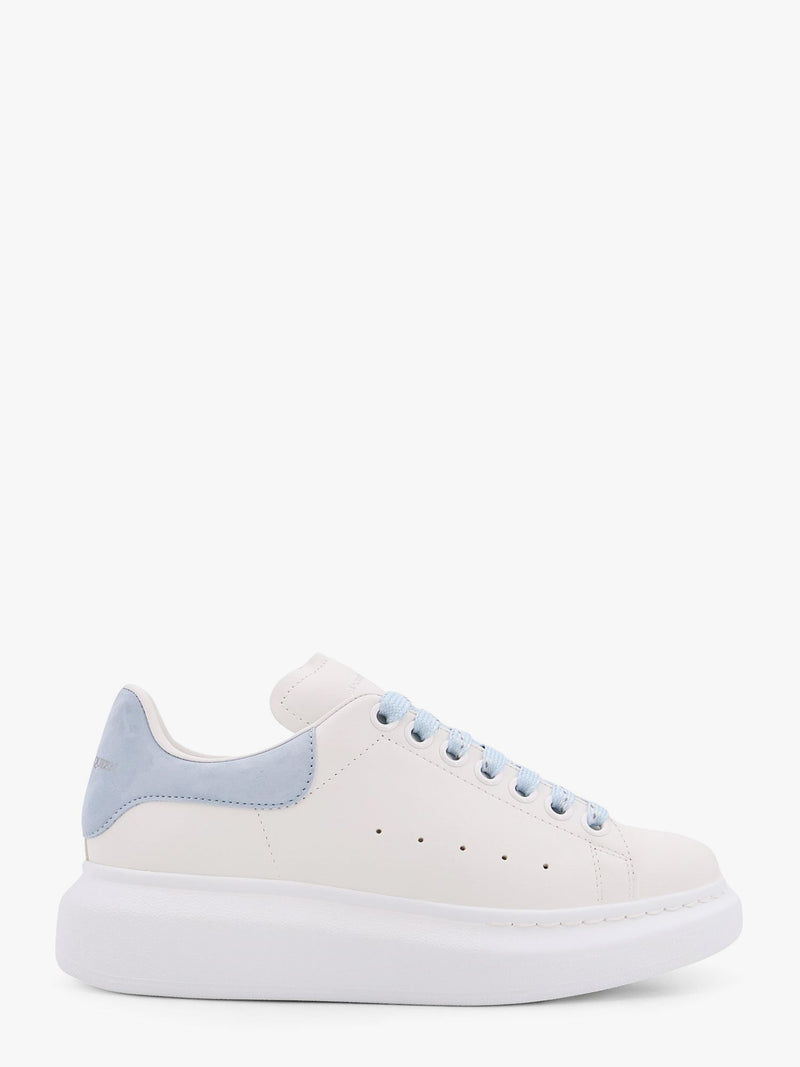 Alexander McQueen Zapatillas Alexander McQueen Larry de cuero bajas blancas - World Class Fashion
