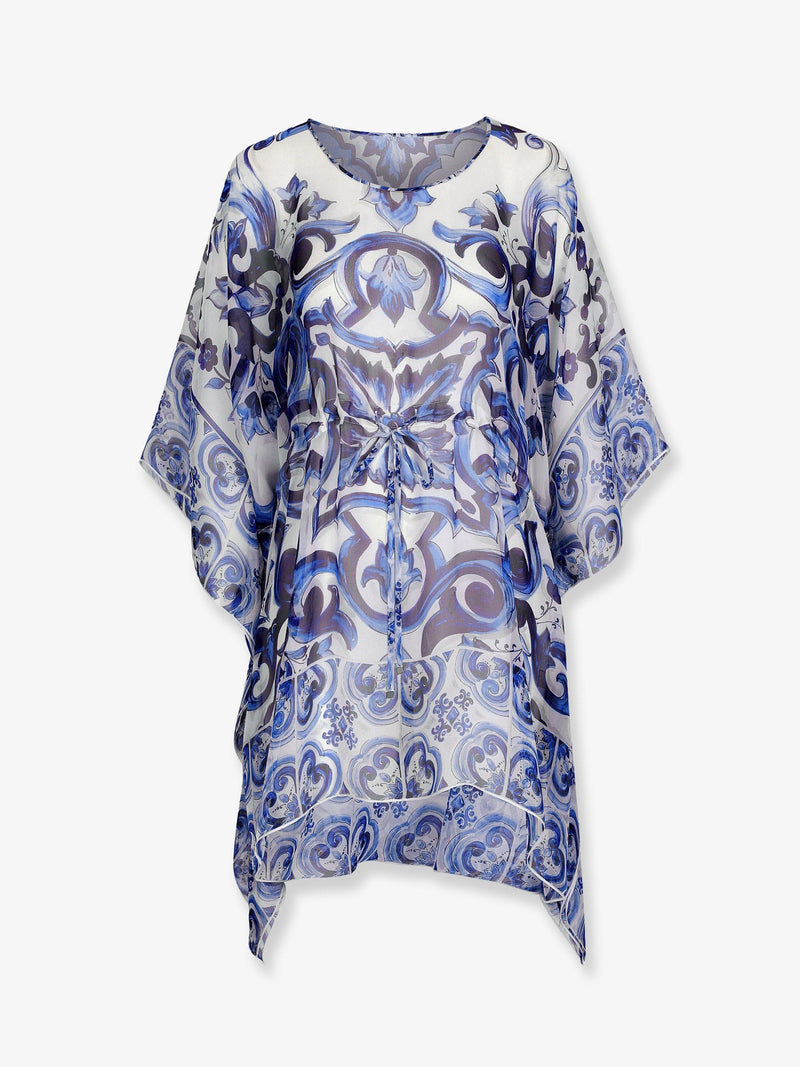 Dolce & Gabbana Kaftán de gasa de Dolce & Gabbana con estampado Maiolica azul - World Class Fashion