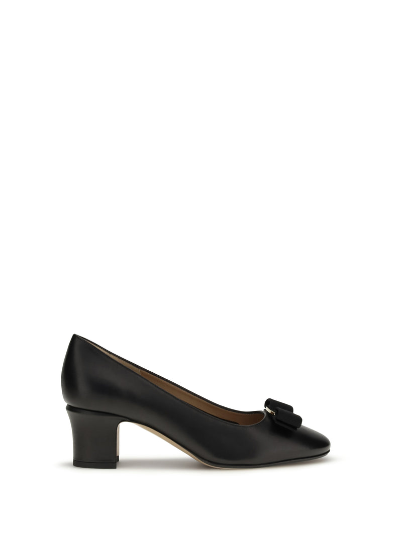 Ferragamo Ferragamo Zapatos de tacón Vera con lazo Capri Nero - World Class Fashion