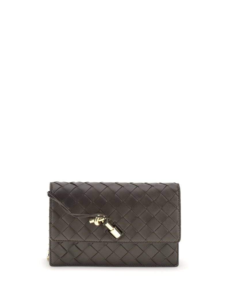 Bottega Veneta Bottega Veneta Andiamo Pouch On Chain Fondant-M Brass - World Class Fashion