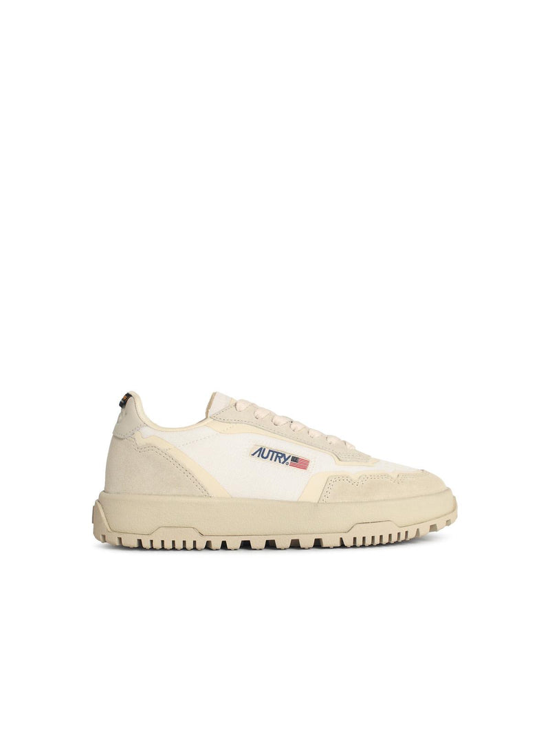 Autry Zapatillas Autry 'WILDPACE Low' de cuero blanco para mujer - World Class Fashion