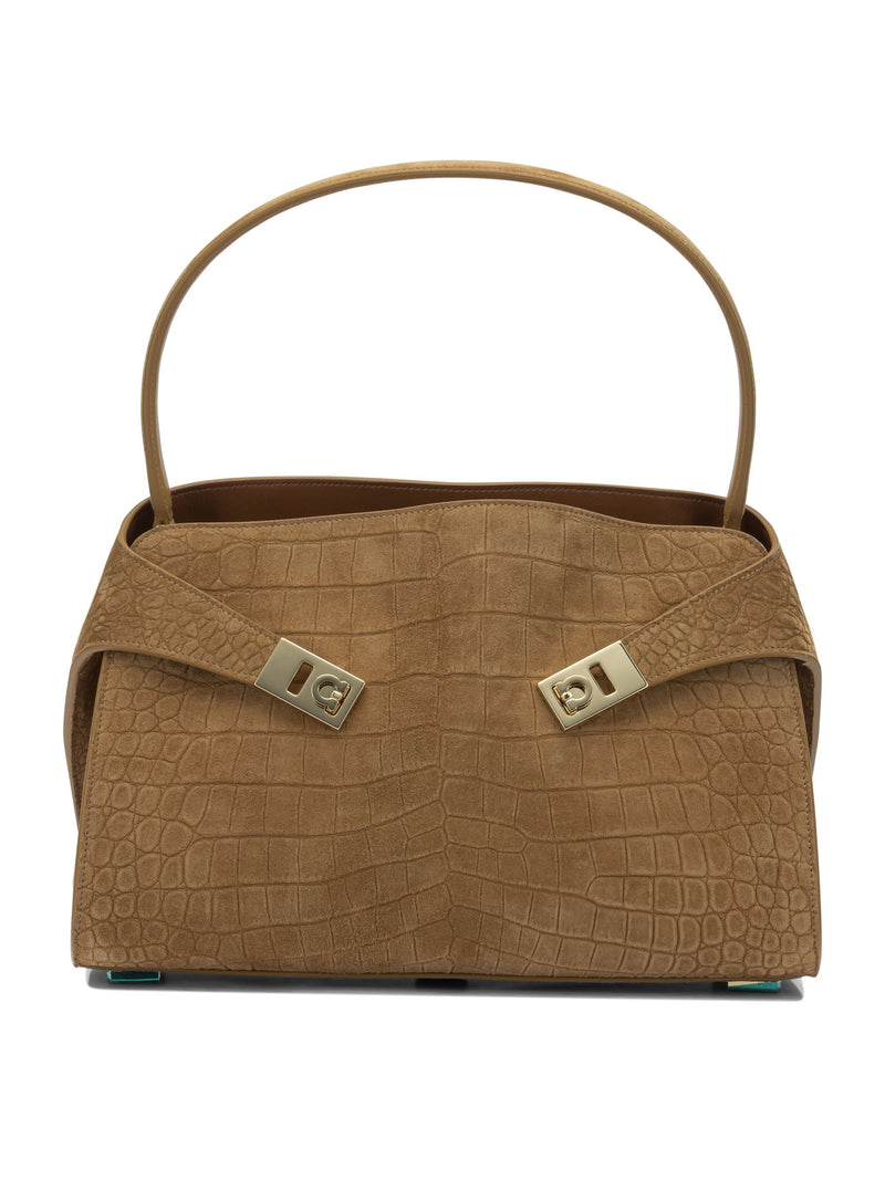 Ferragamo Bolso de hombro mediano Ferragamo Hug Soft color marrón - World Class Fashion
