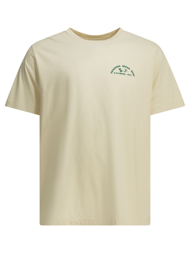 Patagonia Camiseta con cuello redondo Patagonia Repair Shop en blanco - World Class Fashion