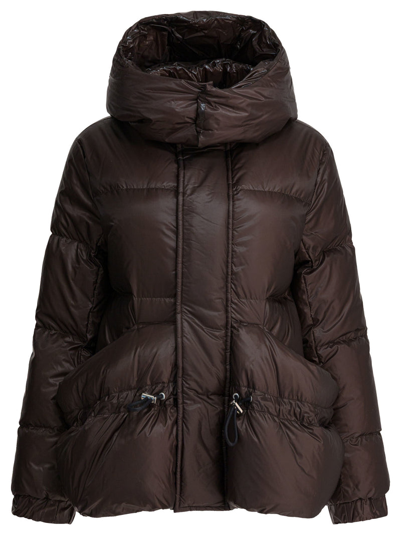 Sacai Sacai Chaqueta acolchada de plumón de nailon en color marrón - World Class Fashion
