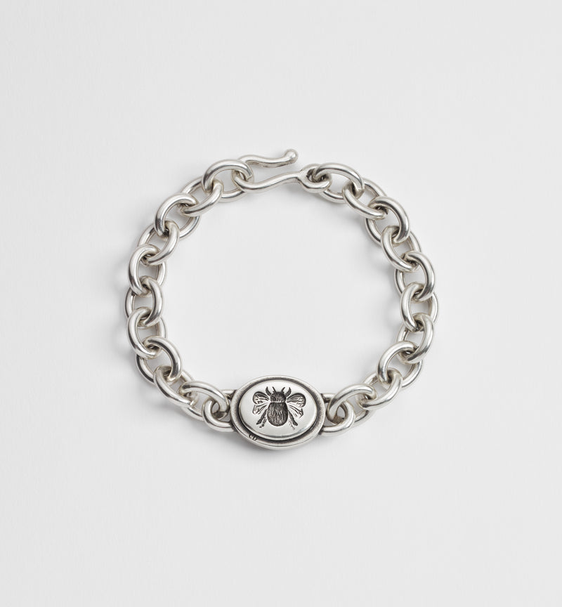Dior Pulsera de Eslabones Dior Cameo con Abeja, Plata - World Class Fashion