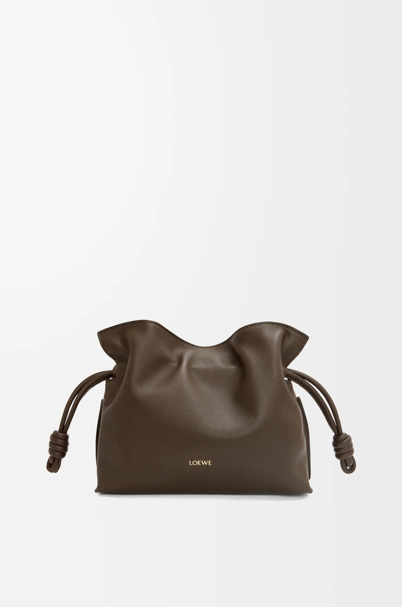 Loewe Bolso de mano Loewe Flamenco Small con cadena color chocolate - World Class Fashion