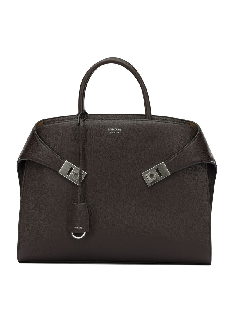Ferragamo Bolso mediano Hug de Ferragamo en color marrón - World Class Fashion