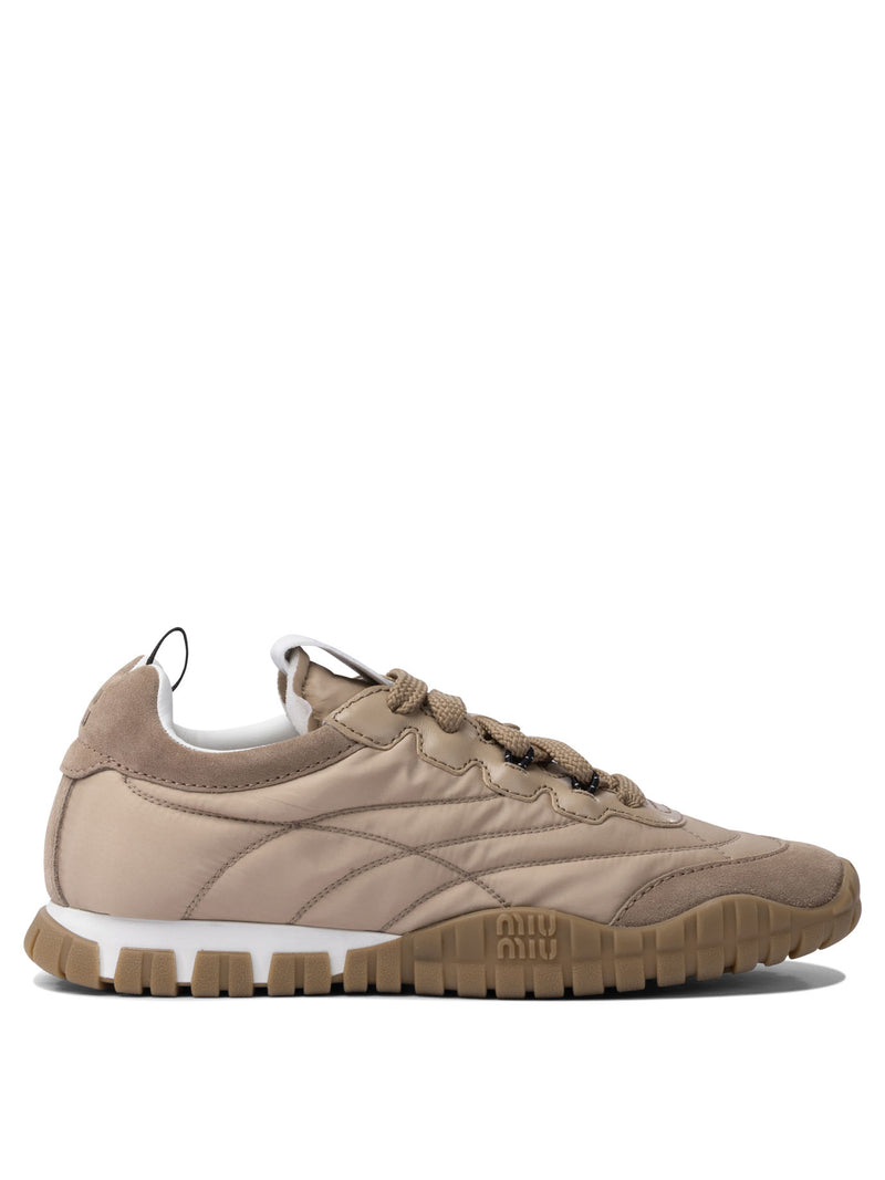 Miu Miu Zapatillas bajas Miu Miu Tyre rosas para mujer - World Class Fashion